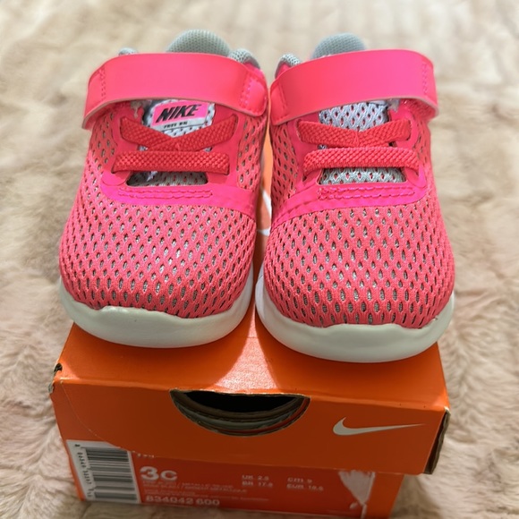 Nike Fee Run Pink Child shoes Size 3C - Picture 5 of 6